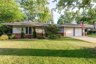 21W581 Buckingham Rd, Glen Ellyn, IL 60137 - Photo 1