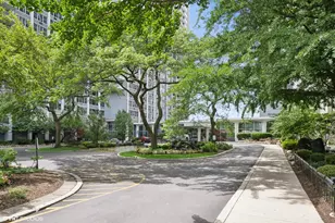 4250 N Marine Dr, Chicago, IL 60613 - Photo 1