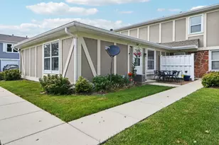 226 Nantucket Harbor, Schaumburg, IL 60193 - Photo 1