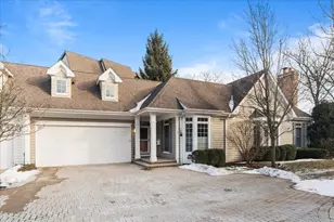 572 Vine Ave, Highland Park, IL 60035 - Photo 1