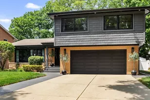 400 S Rose Ave, Park Ridge, IL 60068 - Photo 1