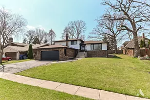 8770 S 81st Ct, Hickory Hills, IL 60457 - Photo 1
