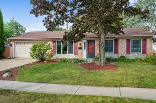 211 David Dr, Streamwood, IL 60107 - Photo 1