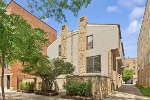 636 W Buckingham Pl, Chicago, IL 60657 - Photo 1