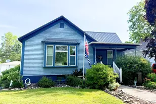 227 W Pells St, Paxton, IL 60957 - Photo 1