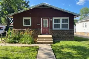 218 W 10th St, Streator, IL 61364 - Photo 1