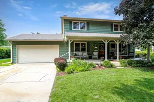 611 S 10th Ave, Saint Charles, IL 60174 - Photo 1