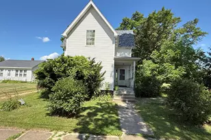 32338 White St, Kirkland, IL 60146 - Photo 1