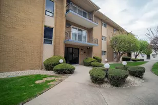 10109 S Cicero Ave, Oak Lawn, IL 60453 - Photo 1