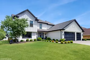 292 Noble Cir, Vernon Hills, IL 60061 - Photo 1