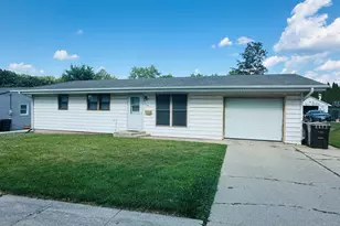 119 N Park Blvd, Freeport, IL 61032 - Photo 1