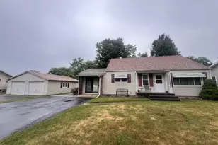 405 S Clinton St, Clifton, IL 61727 - Photo 1