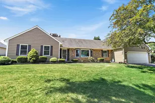 831 Crabtree Ln, Cary, IL 60013 - Photo 1