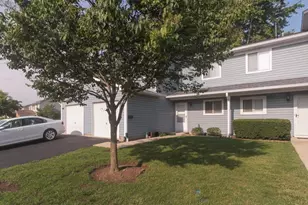 492 Dakota Ct, Carol Stream, IL 60188 - Photo 1