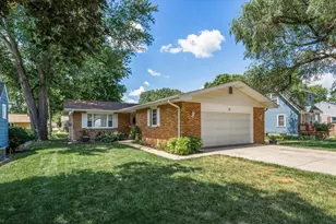 12 N Adams St, North Aurora, IL 60542 - Photo 1