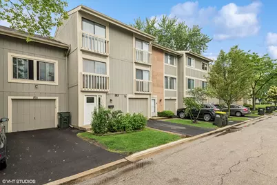 813 Shawnee Trail, Roselle, IL 60172 - Photo 1