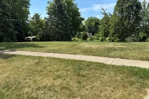 832 Oak Manor Dr, Marengo, IL 60152 - Photo 1