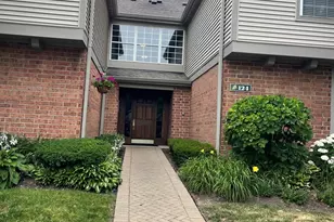 124 White Oak Ct, Schaumburg, IL 60195 - Photo 1