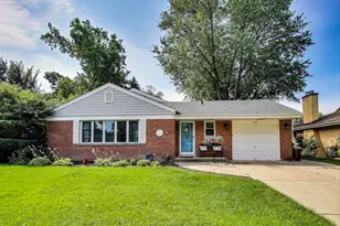 1109 W Pendleton Pl, Mount Prospect, IL 60056 - Photo 1