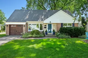 19 Indian Dr, Clarendon Hills, IL 60514 - Photo 1