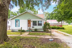 607 W Grant Ave, Pontiac, IL 61764 - Photo 1