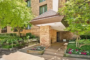 1671 Mission Hills Rd, Northbrook, IL 60062 - Photo 1