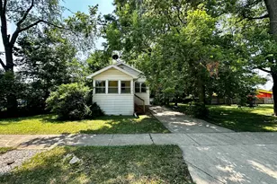 673 Parkway Ave, Elgin, IL 60120 - Photo 1