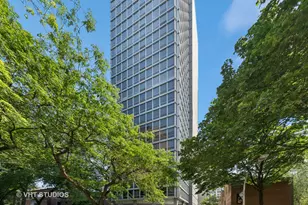 339 W Barry Ave, Chicago, IL 60657 - Photo 1