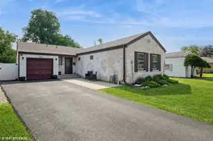 247 Tioga Ave, Bensenville, IL 60106 - Photo 1