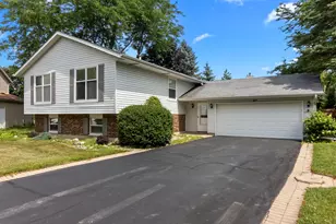 597 Kimer Ct, Crystal Lake, IL 60012 - Photo 1
