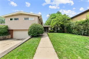 9016 Kilbourn Ave, Skokie, IL 60076 - Photo 1