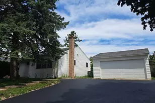 218 Wellington Ave, Mundelein, IL 60060 - Photo 1