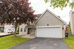 10 Sugar Creek Ct, Lake in the Hills, IL 60156 - Photo 1