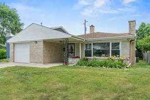 7025 W Berwyn Ave, Chicago, IL 60656 - Photo 1