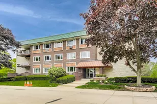 2700 E Bel Aire Dr, Arlington Heights, IL 60004 - Photo 1