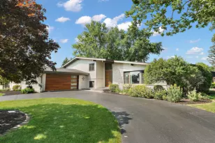 12932 S Comanche Dr, Palos Heights, IL 60463 - Photo 1