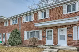 1142 N Boxwood Dr, Mount Prospect, IL 60056 - Photo 1