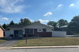 12813 E Playfield Dr, Crestwood, IL 60418 - Photo 1