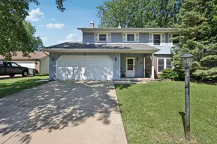 32 Woodridge Ln, Streamwood, IL 60107 - Photo 1