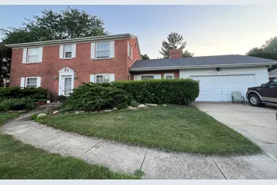 27 S Canterbury Road, Aurora, IL 60506 - Photo 1