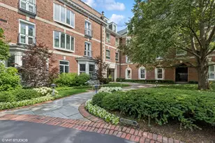 533 N Mayflower Rd, Lake Forest, IL 60045 - Photo 1