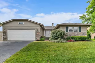 1642 Iowa Dr, Elk Grove Village, IL 60007 - Photo 1