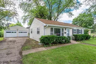 491 Brook Dr, Crystal Lake, IL 60014 - Photo 1