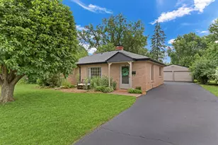 137 School St, Grayslake, IL 60030 - Photo 1