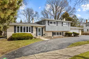 410 W Kirchhoff Rd, Arlington Heights, IL 60005 - Photo 1