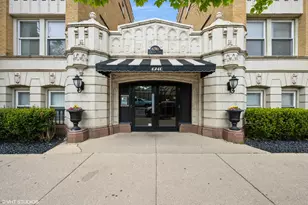 4240 N Clarendon Ave, Chicago, IL 60613 - Photo 1