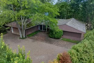 1045 Hillcrest Rd, Glencoe, IL 60022 - Photo 1