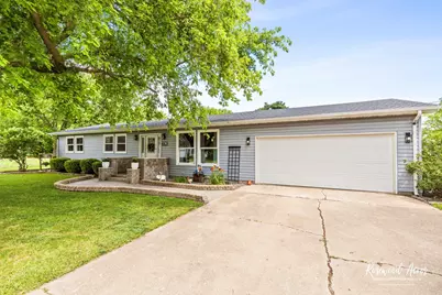 601 E Washington Street, Ashkum, IL 60911 - Photo 1