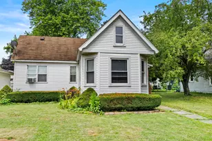 407 S Main St, Grant Park, IL 60940 - Photo 1