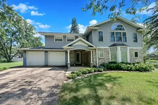 275 Buena Vista Dr, Glen Ellyn, IL 60137 - Photo 1